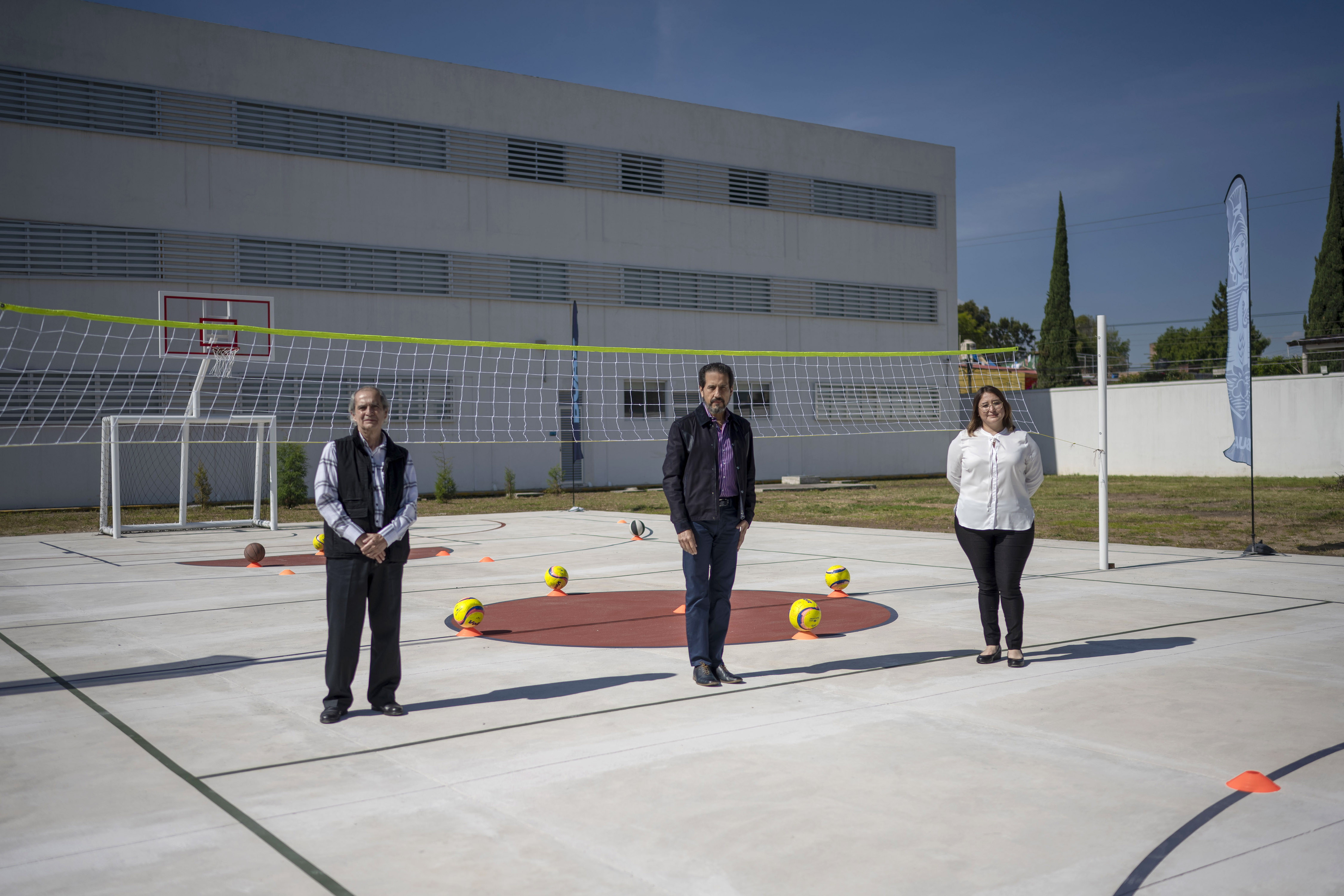 Rector Alfonso Esparza Ortiz inaugura cancha de usos múltiples del